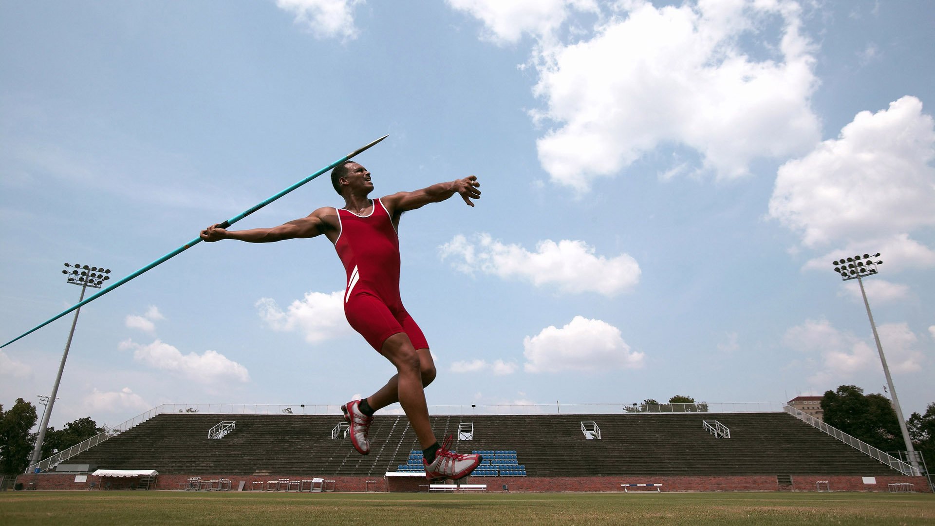 NBA总决赛激战正酣 勇士队逆转取胜扳平大比分