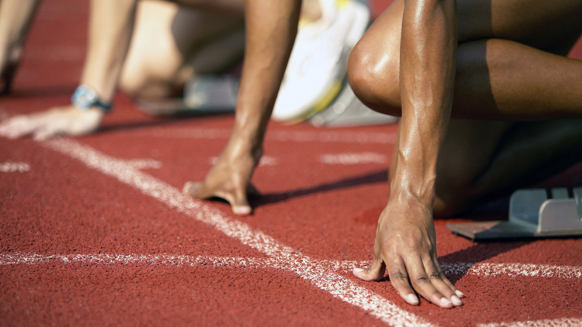 季后赛激战正酣,各队全力冲刺总冠军